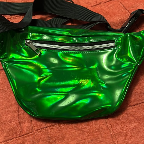 Waist, Fanny pack. Metallic iridescent green great for concerts festivals - Picture 2 of 5